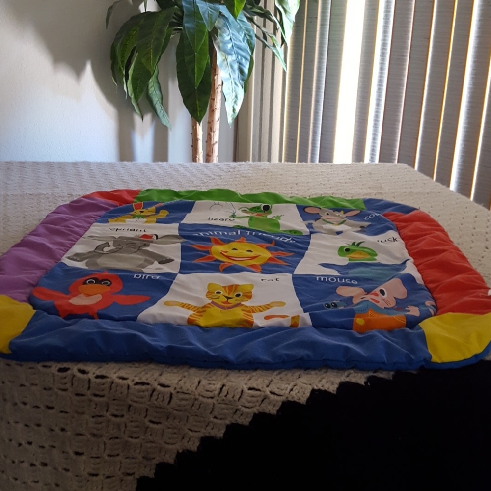 Floor Mat with Animal Friends Prints for Child.